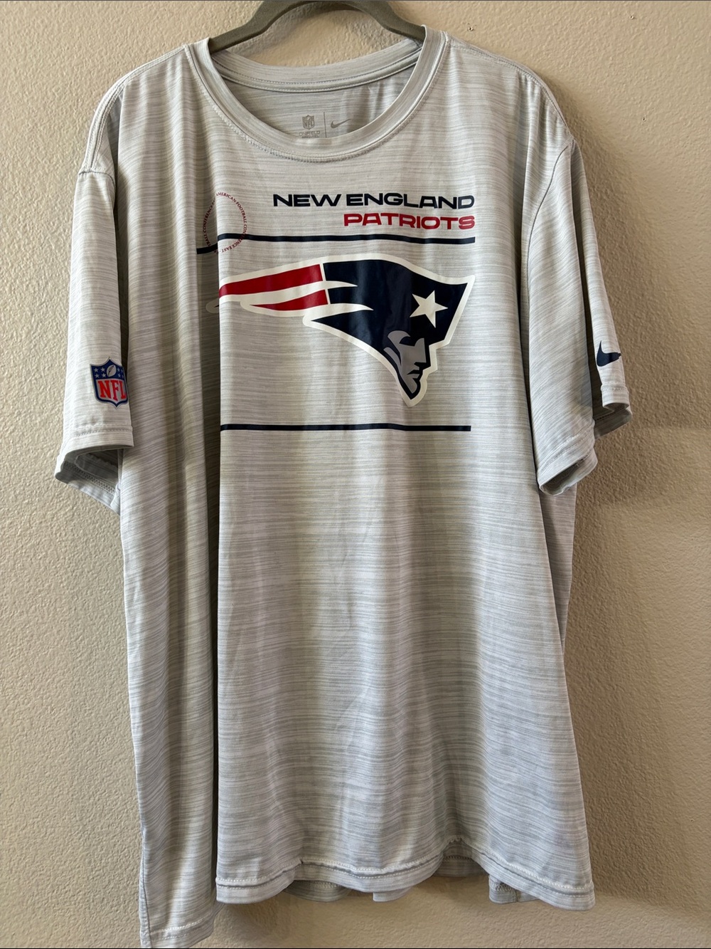 Nike White Gray New England Patriots Logo Tee - Men